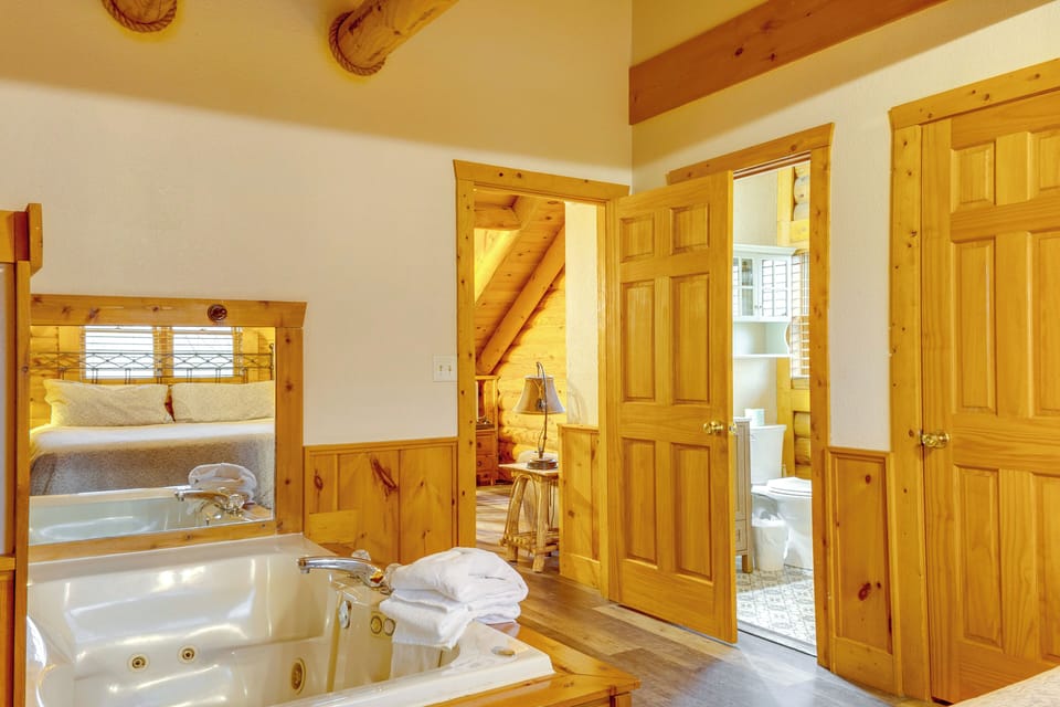 Pigeon Forge Vacation Rental: 1 Mi to Dollywood Cottage in Pigeon Forge
