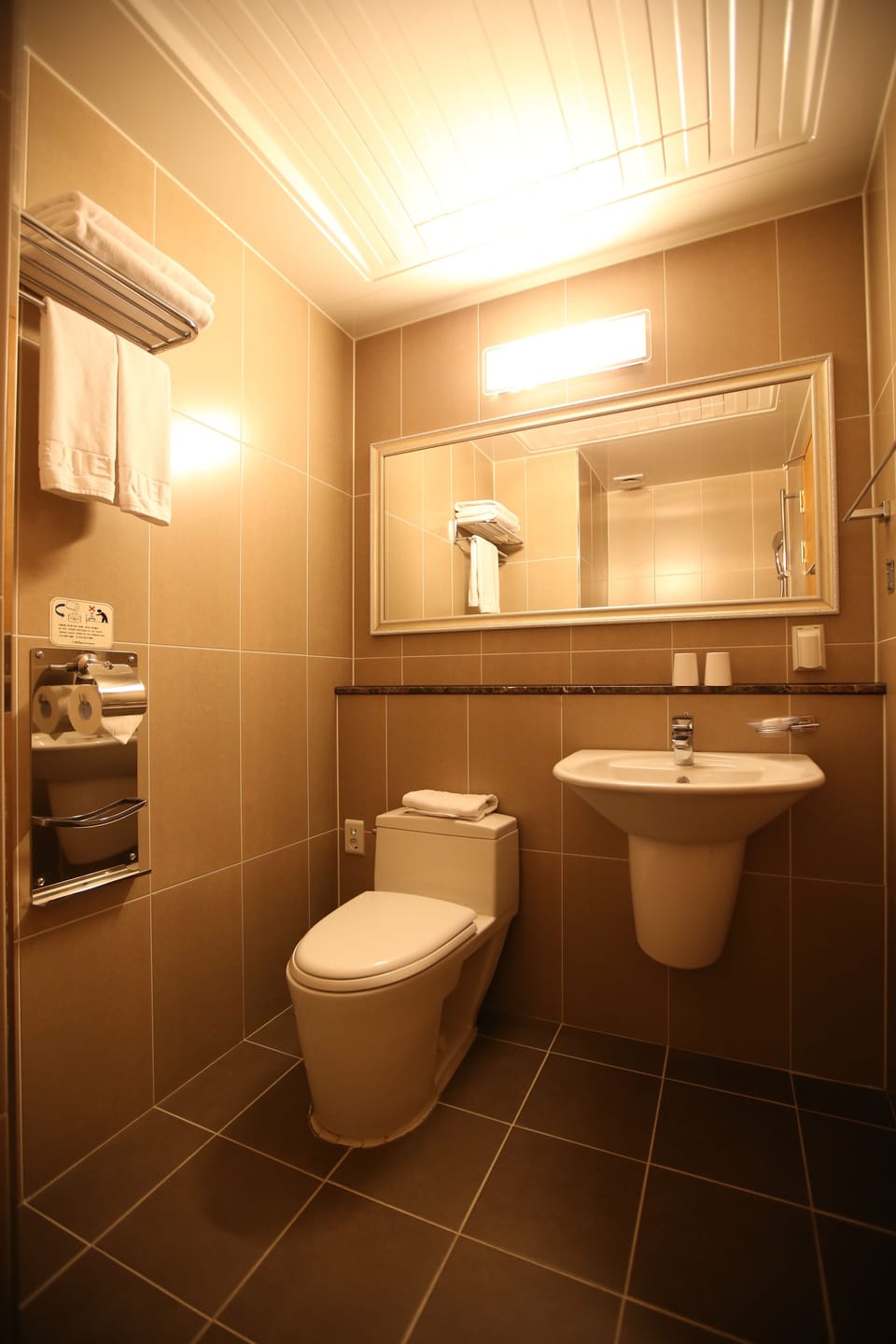 Standard Twin + Standard Twin : 2 Adjoining rooms, Latex Mattress | Bathroom | Shower, hair dryer, slippers, towels