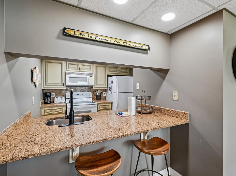 Kitchen - Breakfast Bar