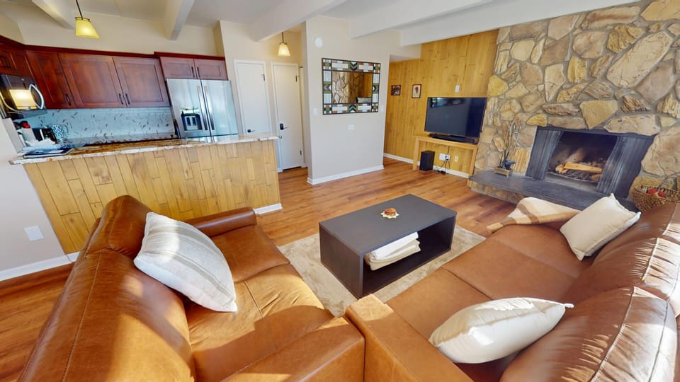 Spacious Living Area - Spacious Living Area