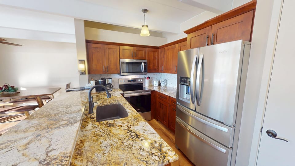 Fully Equipped Kitchen with Drip and Keurig Coffeemakers - Fully Equipped Kitchen with Drip and Keurig Coffeemakers