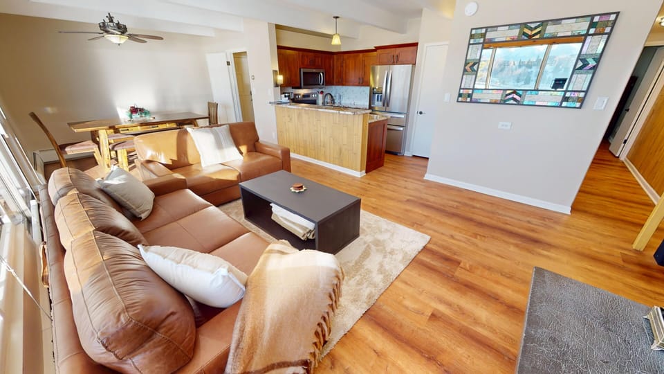 Spacious Living Area with New Floors - Spacious Living Area with New Floors