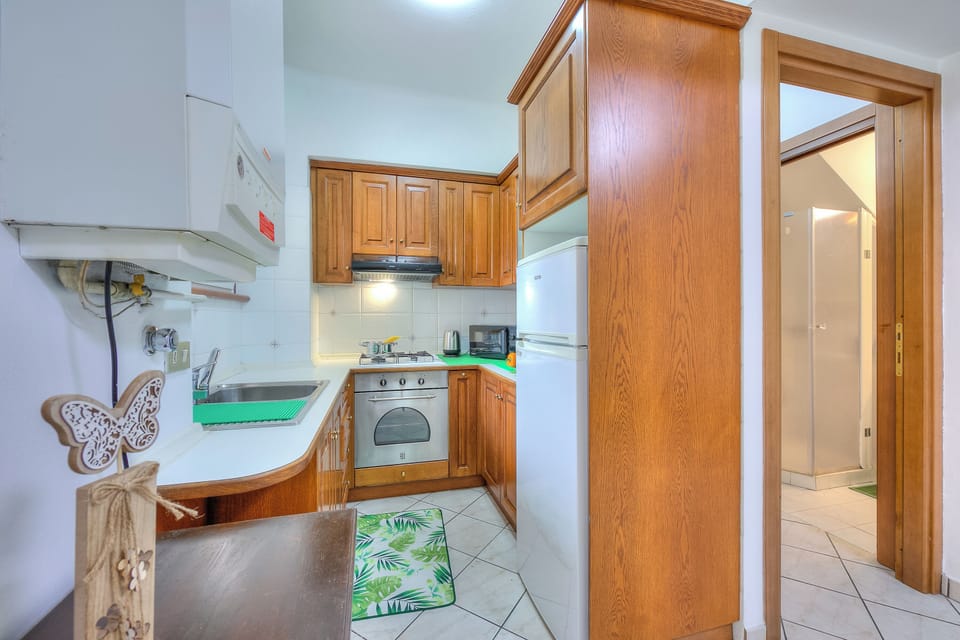 Family Apartment, 2 Bedrooms, Microwave (Leonardo House Garden Stresa Center) | Private kitchen | Espresso maker