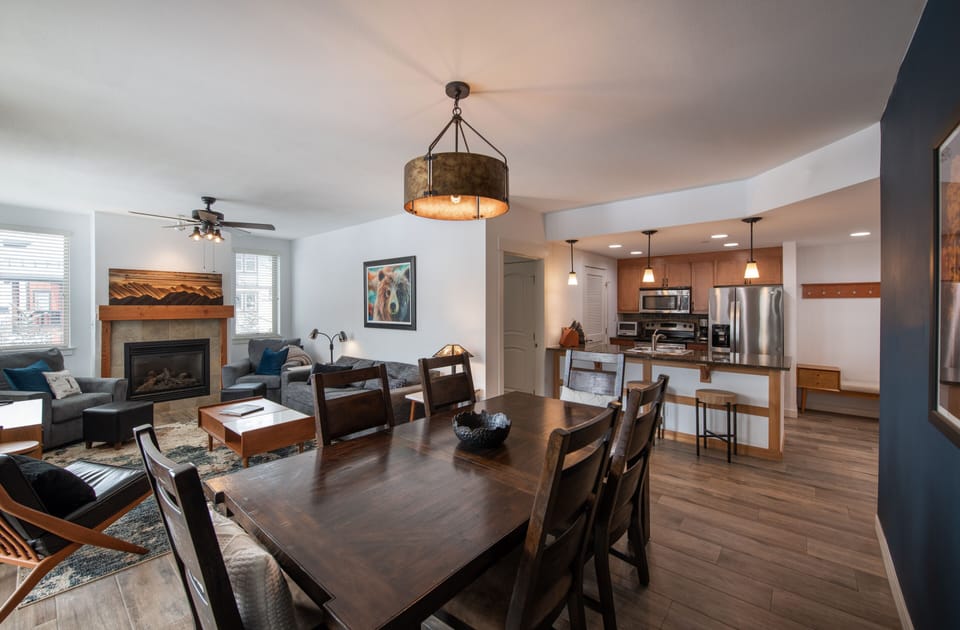 Condo, 2 Bedrooms | Dining