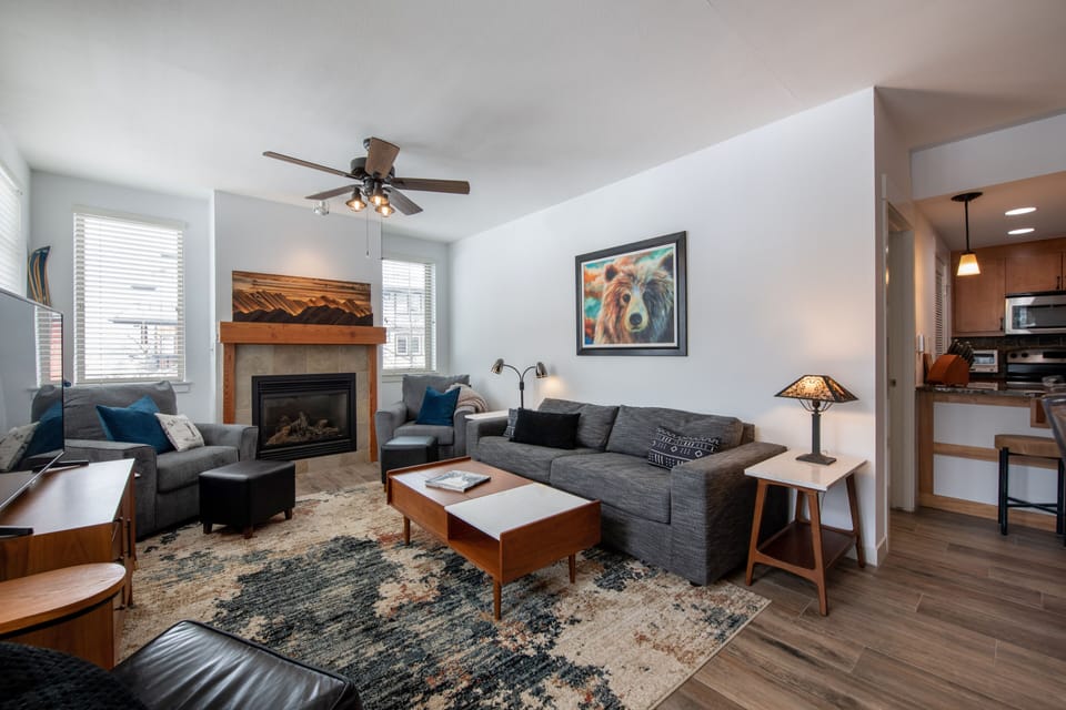 Condo, 2 Bedrooms | Living area
