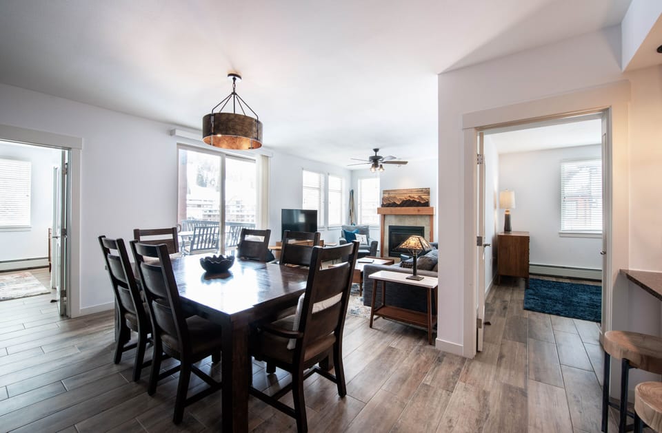 Condo, 2 Bedrooms | Dining