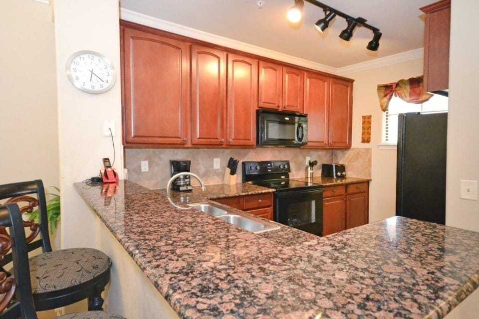 Condo, 2 Bedrooms | Private kitchen