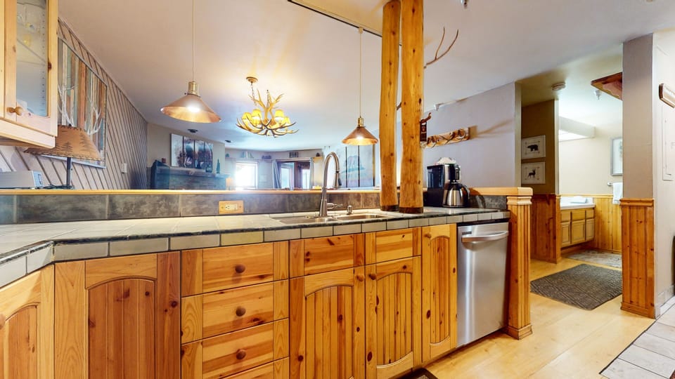 Condo, 1 Bedroom | Private kitchen | Fridge, oven, coffee/tea maker, toaster