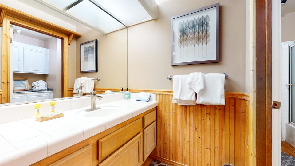Aspen Creek #227 1 Bedroom Condo by RedAwning Apartment in Mammoth Lakes