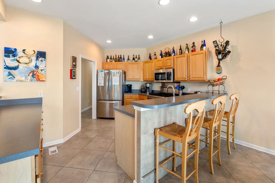 MB25: Avoca Blue | Bottom Level Kitchen