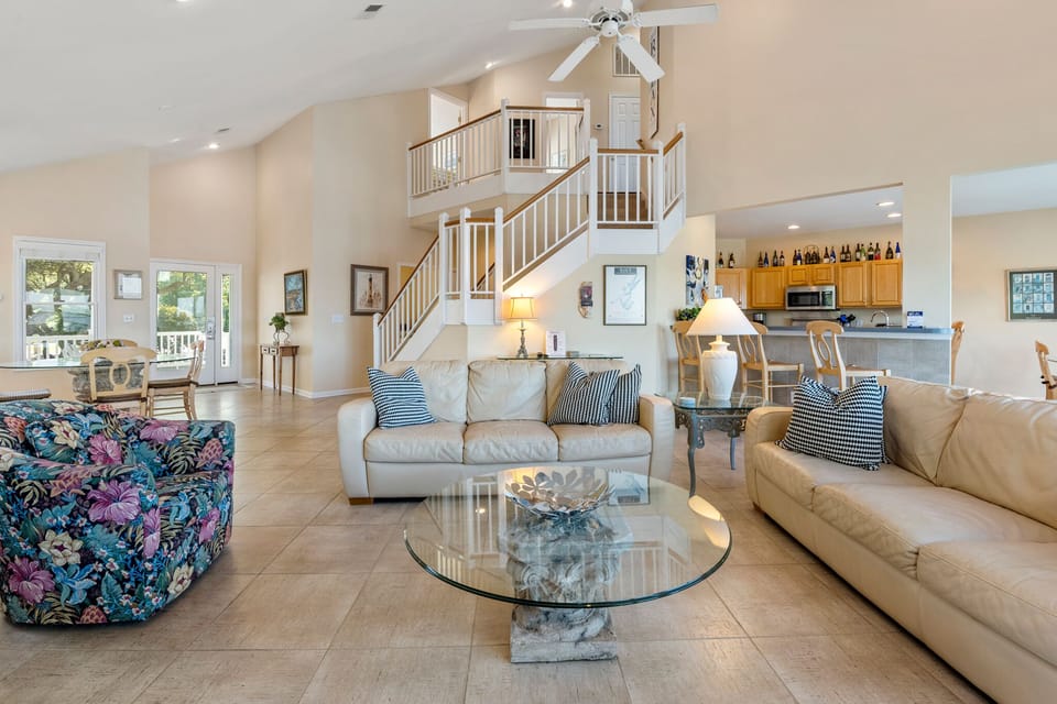 MB25: Avoca Blue | Bottom Level Living Area