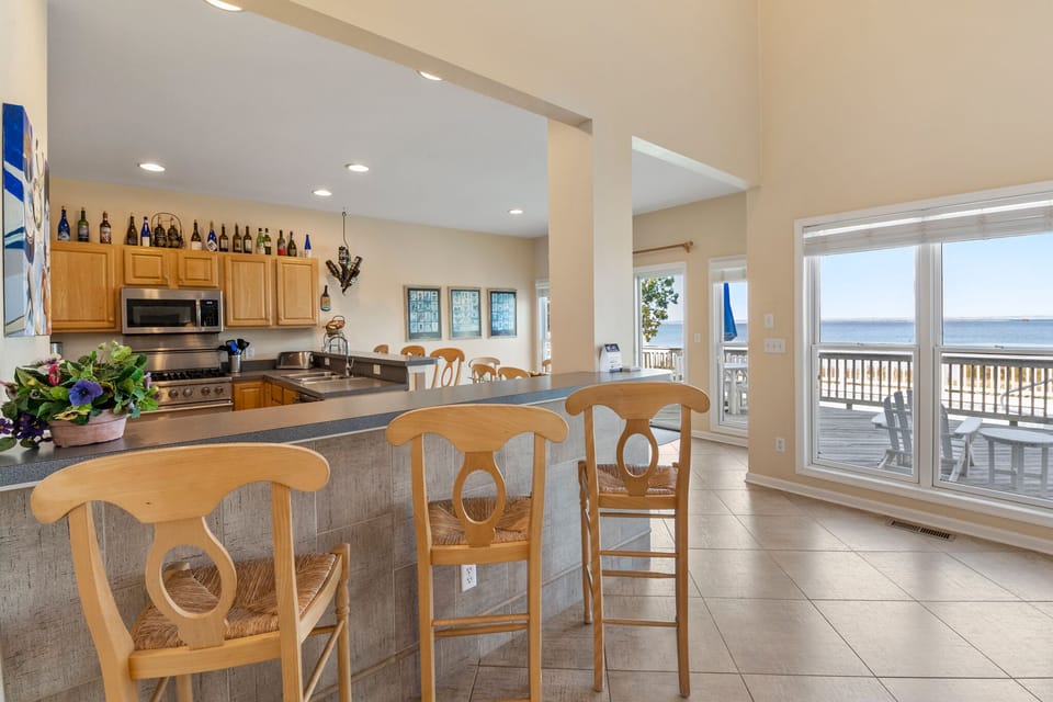 MB25: Avoca Blue | Bottom Level Kitchen