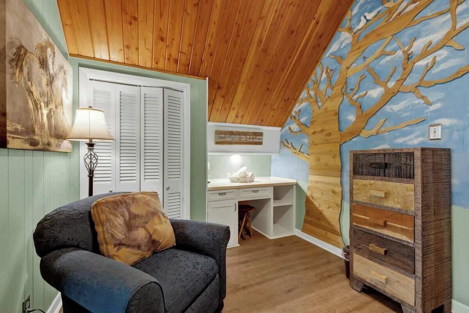 Working space in the second bedroom.