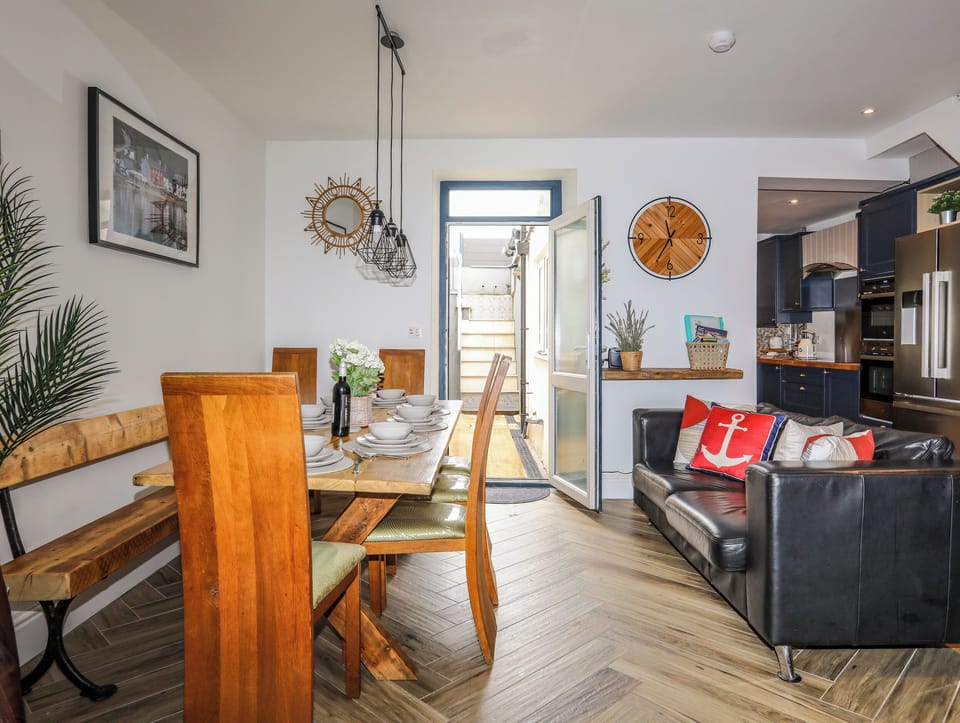 Cottage | Dining