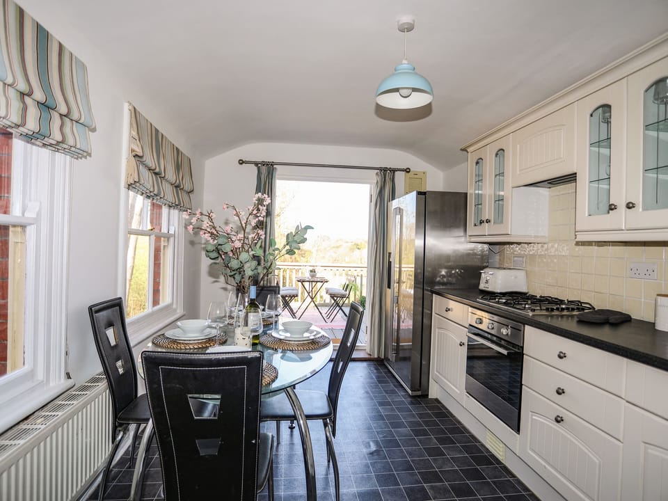 Cottage | Private kitchen | Fridge, dishwasher, electric kettle, toaster