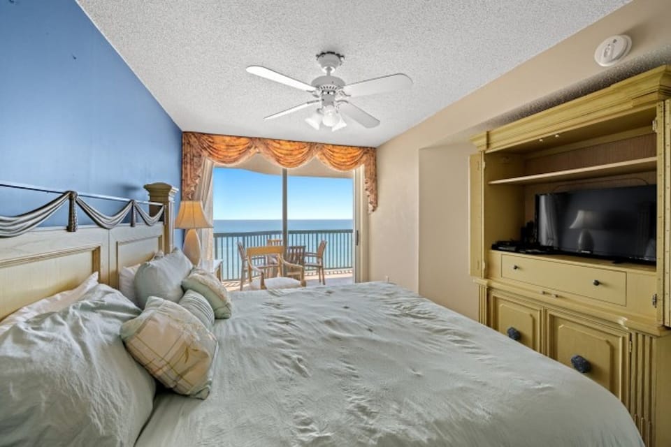 Wake up and walk out onto the balcony. Just look at that view! Fabulous!