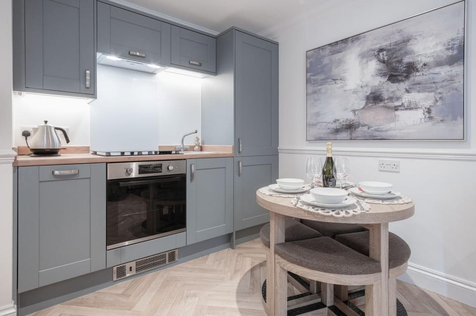 The Cwtch - 2 Bedroom Apartment - Tenby (15021)