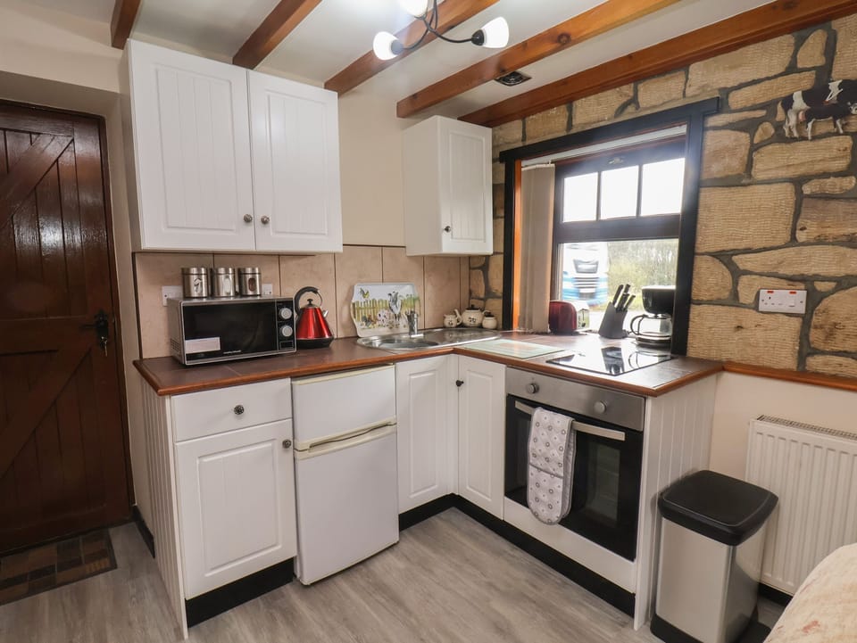 Cottage | Private kitchen | Cookware/dishes/utensils