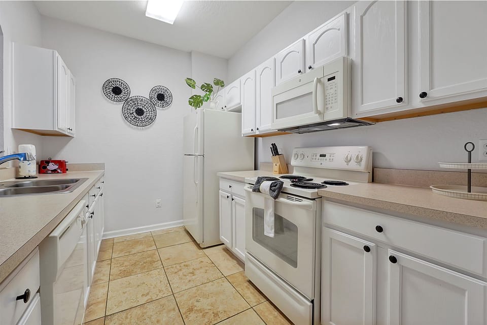 Bright and fully equipped kitchen with Disney touches and everything you need for family meals
