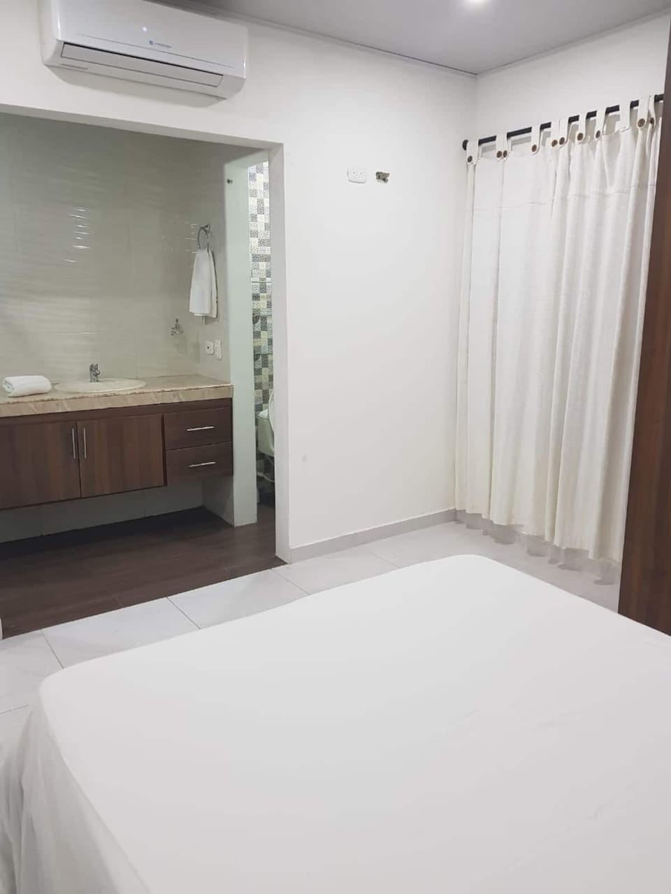 Comfort Room | Free WiFi