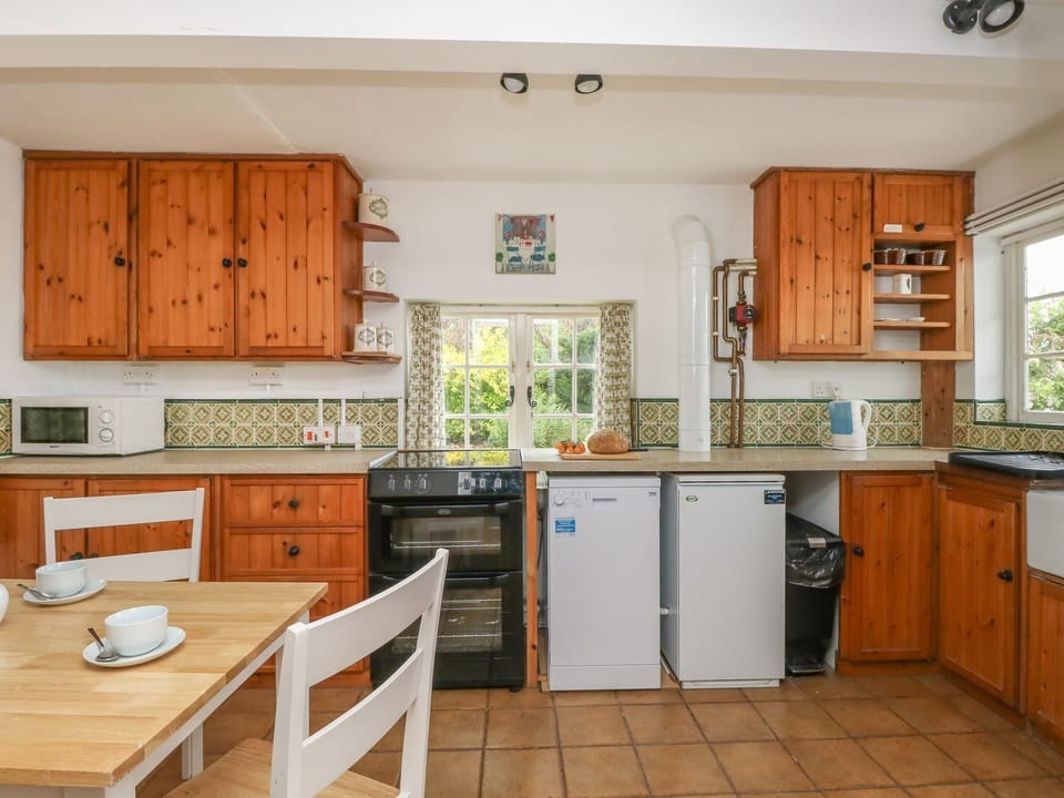 Fridge, dishwasher, electric kettle, toaster