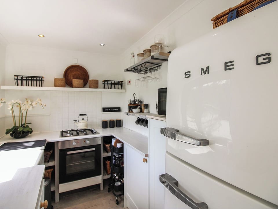 Cottage | Private kitchen | Fridge, dishwasher, electric kettle, toaster