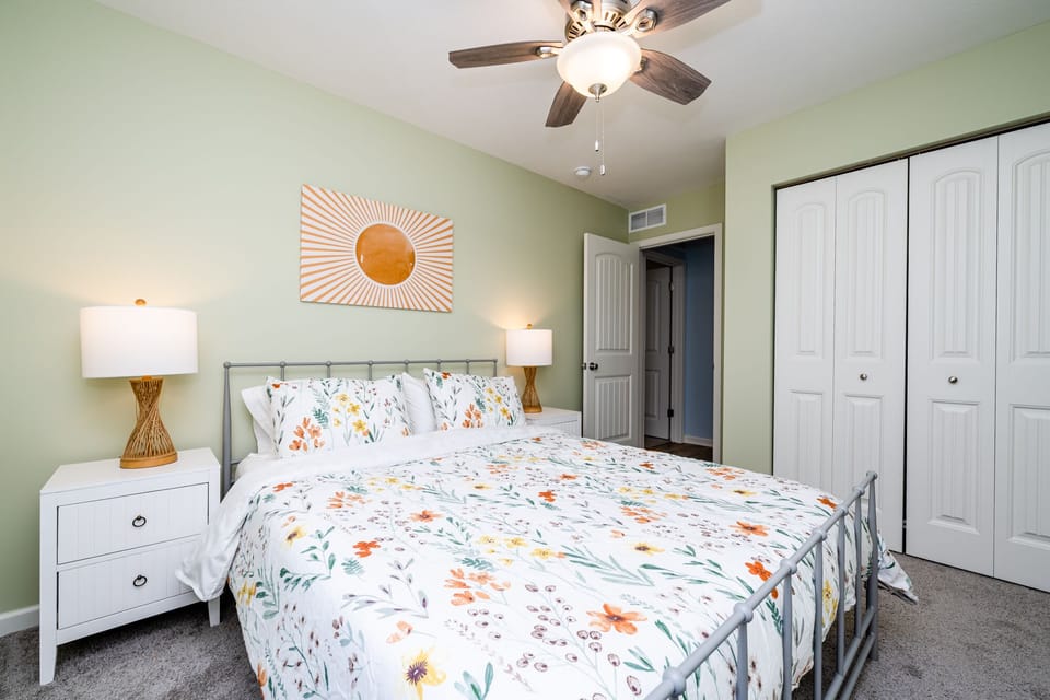 Sunshine room with queen bed