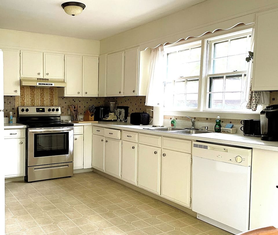 Very roomy and bright kitchen, well equipped, and with new stove & new refrig.