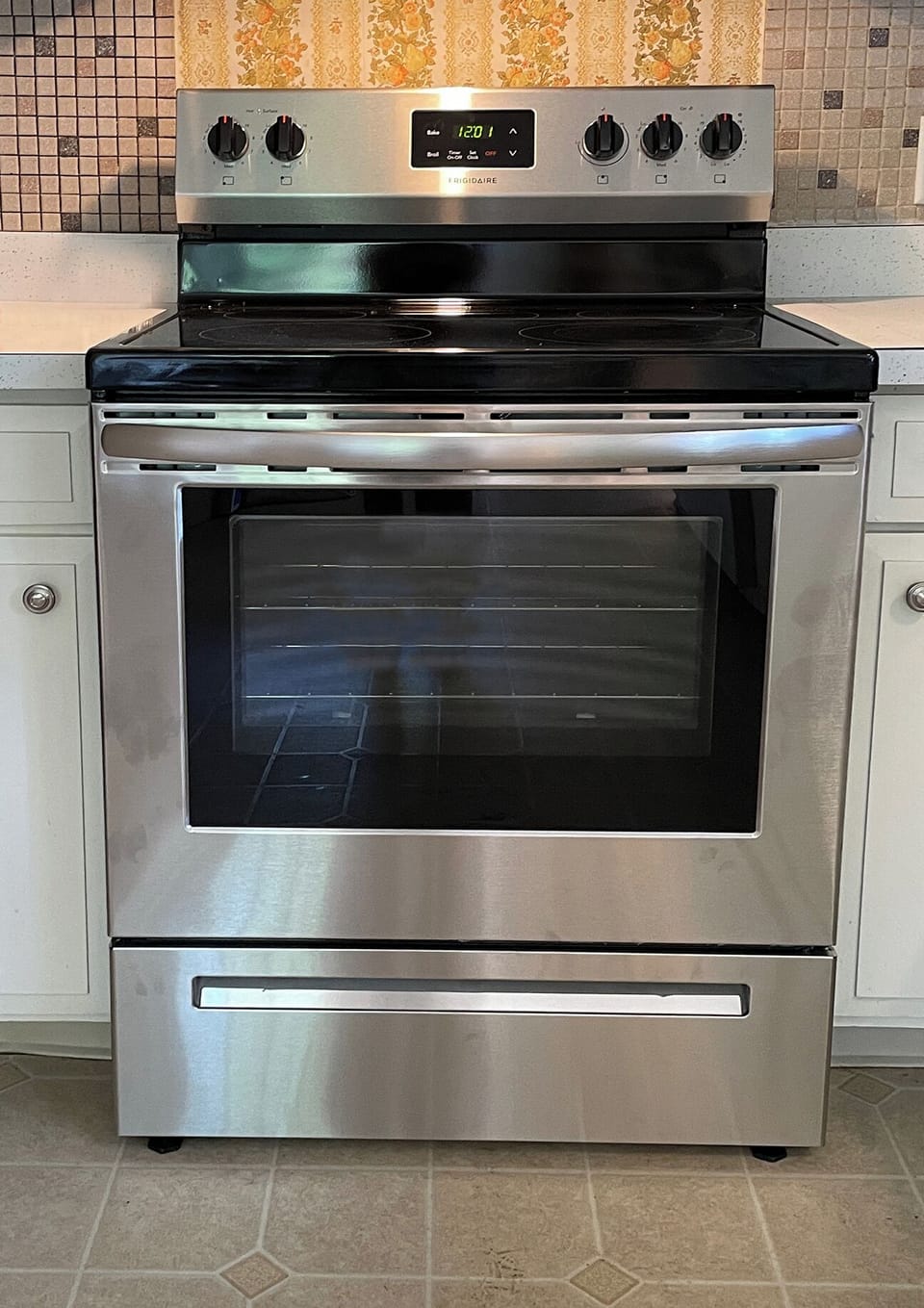 Brand new electric stove with ceramic top. easy clean!!