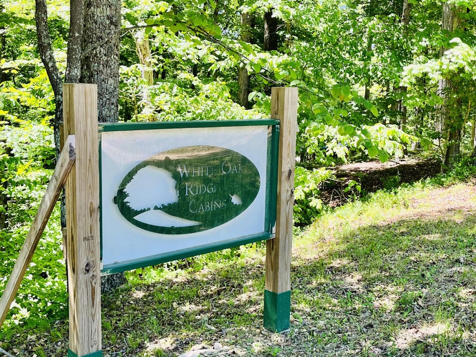 Turn in to property from Cunningham Ln