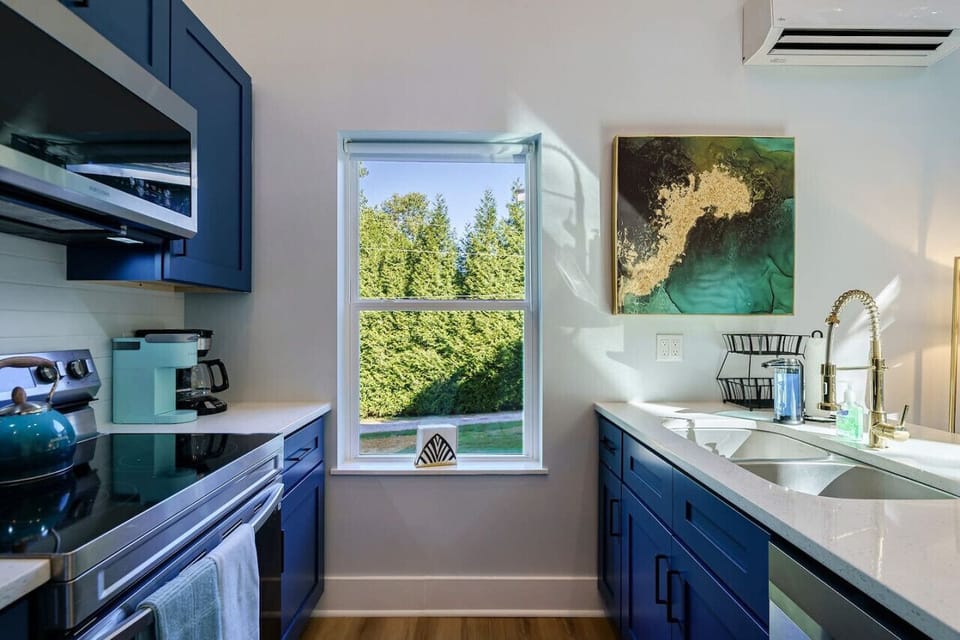 Full kitchen with oven, stove, dishwasher, microwave, toaster, coffee maker & Keurig