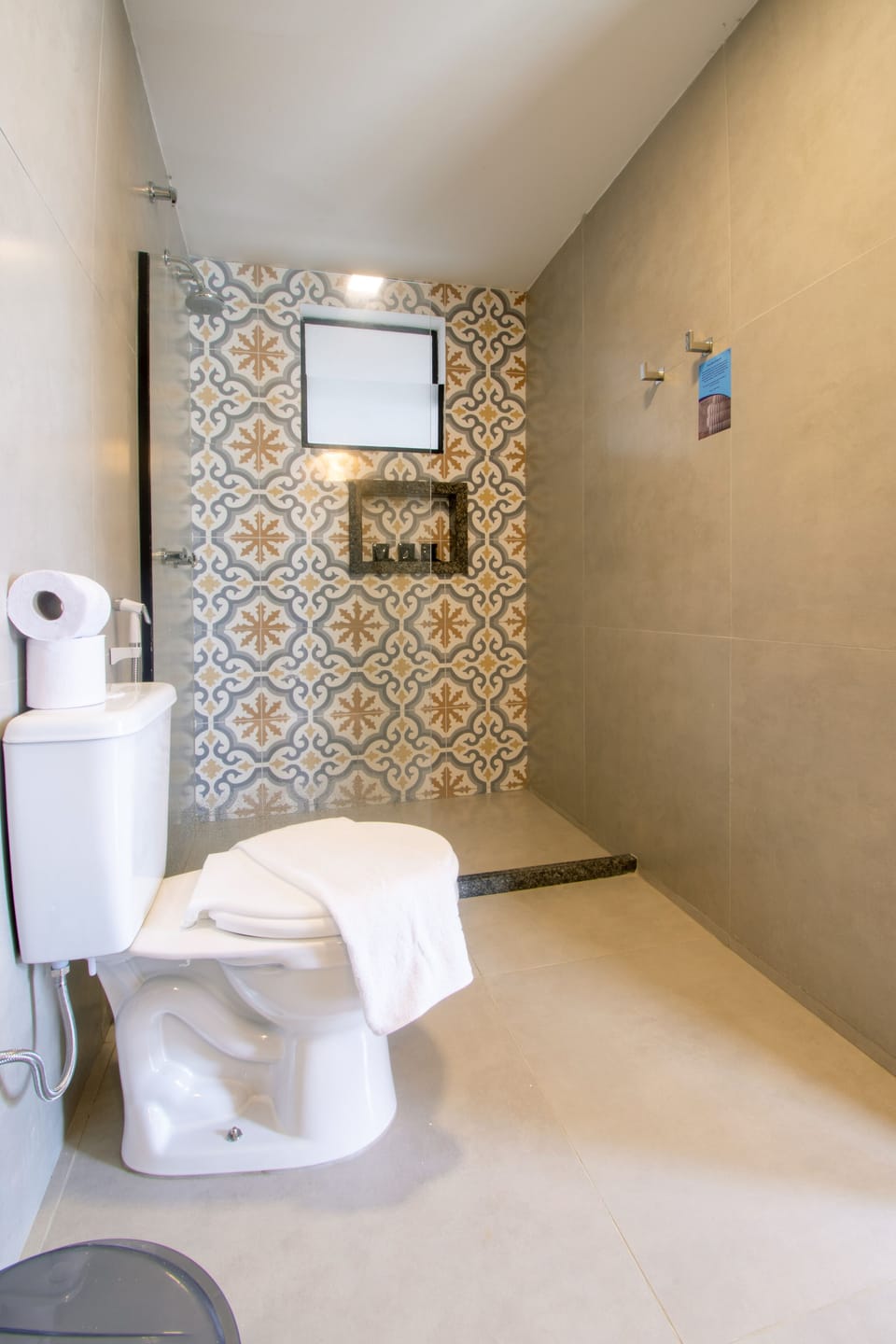 Standard Triple Room | Bathroom | Shower, hair dryer, towels, soap