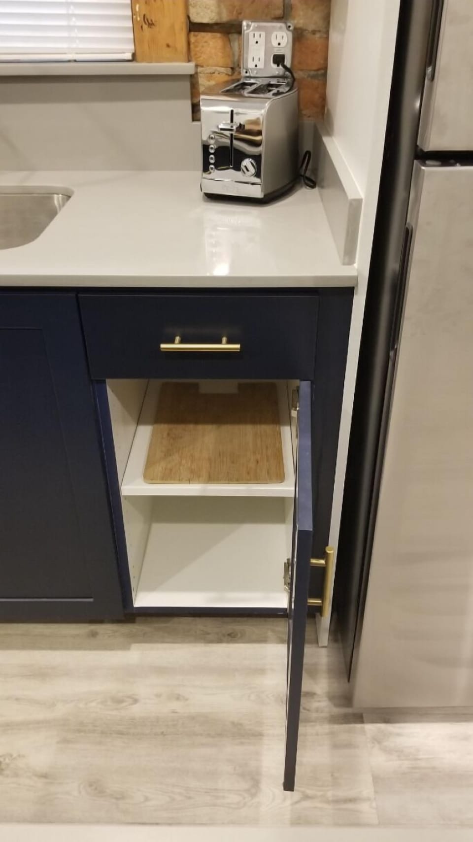 2 slice toaster and cutting boards