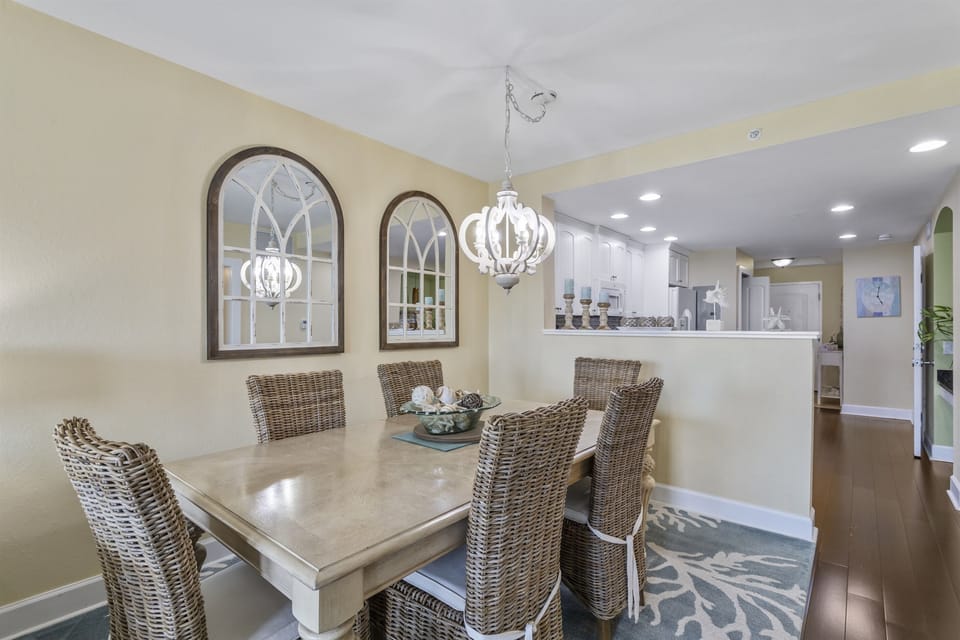 Dining area - seats 6