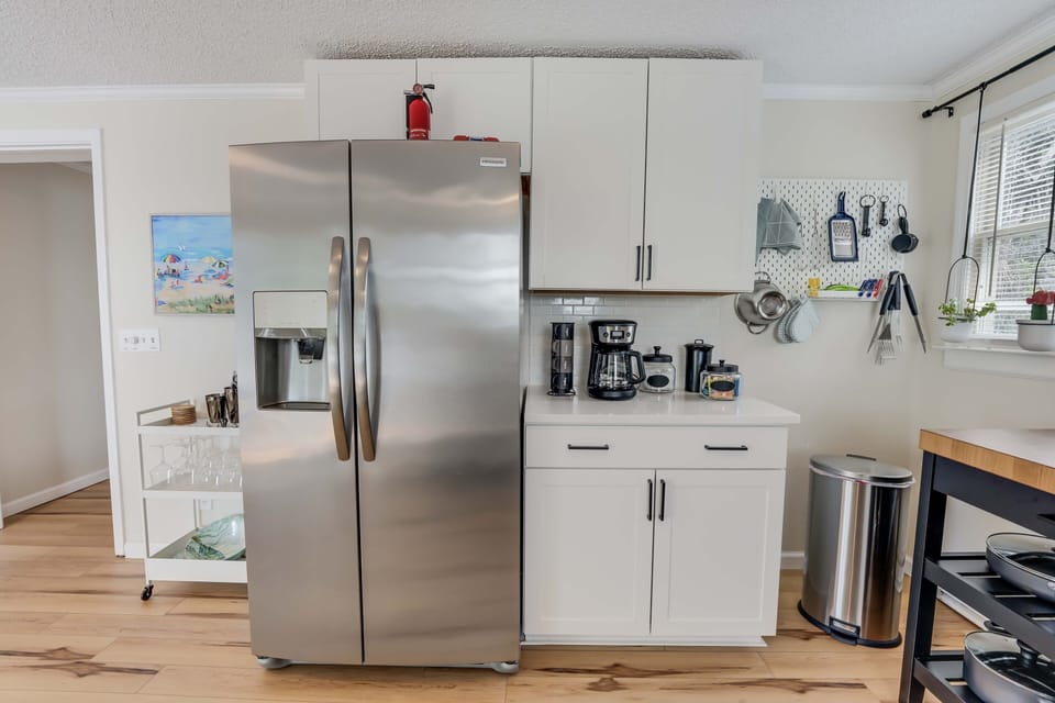 Coffee bar with drip-coffee maker