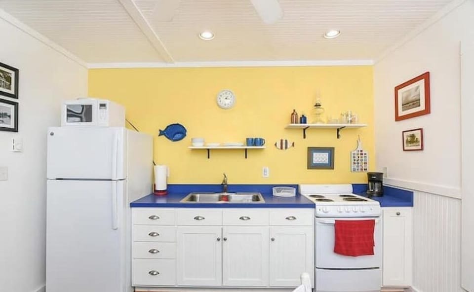Cottage kitchen. 