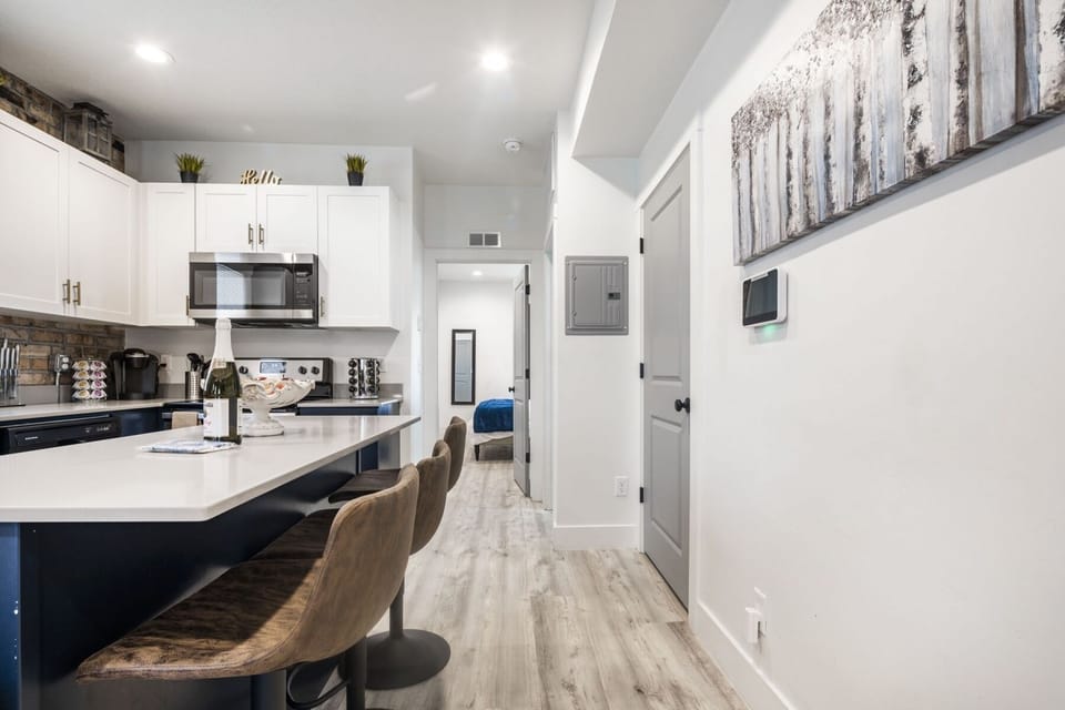Full size kitchen with a bar for 3 people