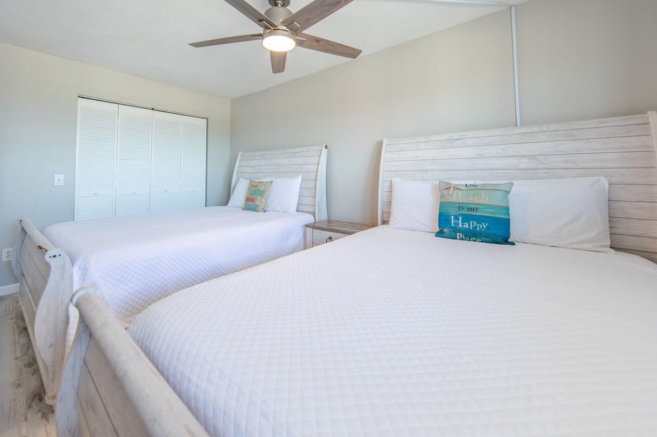 3rd bedroom with 2 queen size beds.