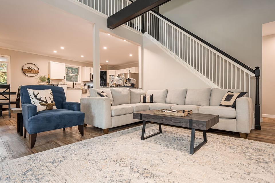 Oversized sectional with plenty of searing for your whole group!