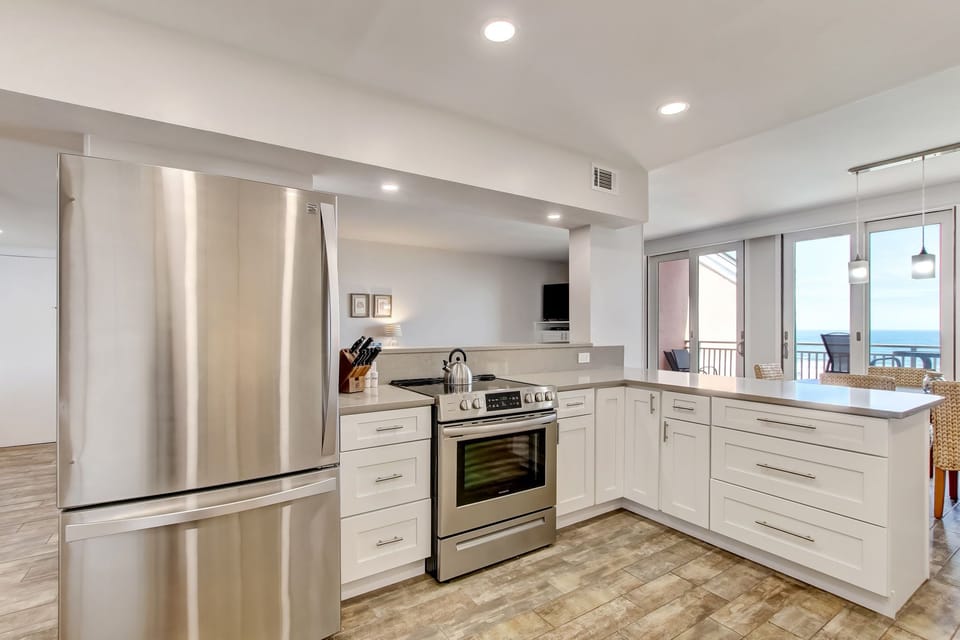 Luxury Kitchen with Gorgeous Oceanfront Views, Stainless Steel Appliances and Quartz Countertops