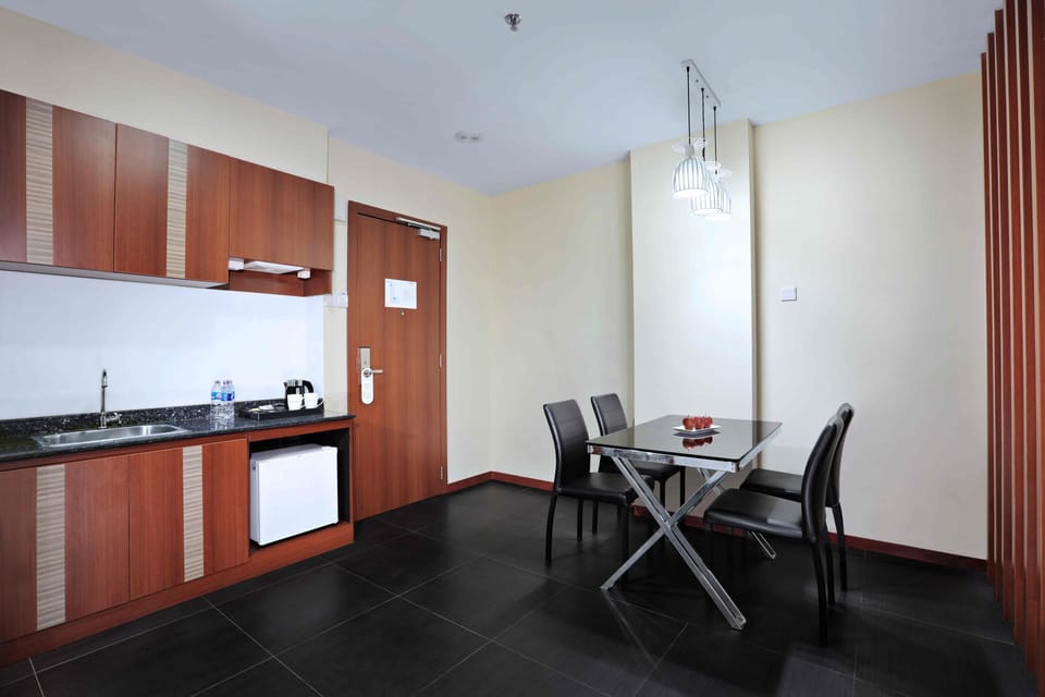 Executive Suite | In-room safe, desk, blackout drapes, soundproofing