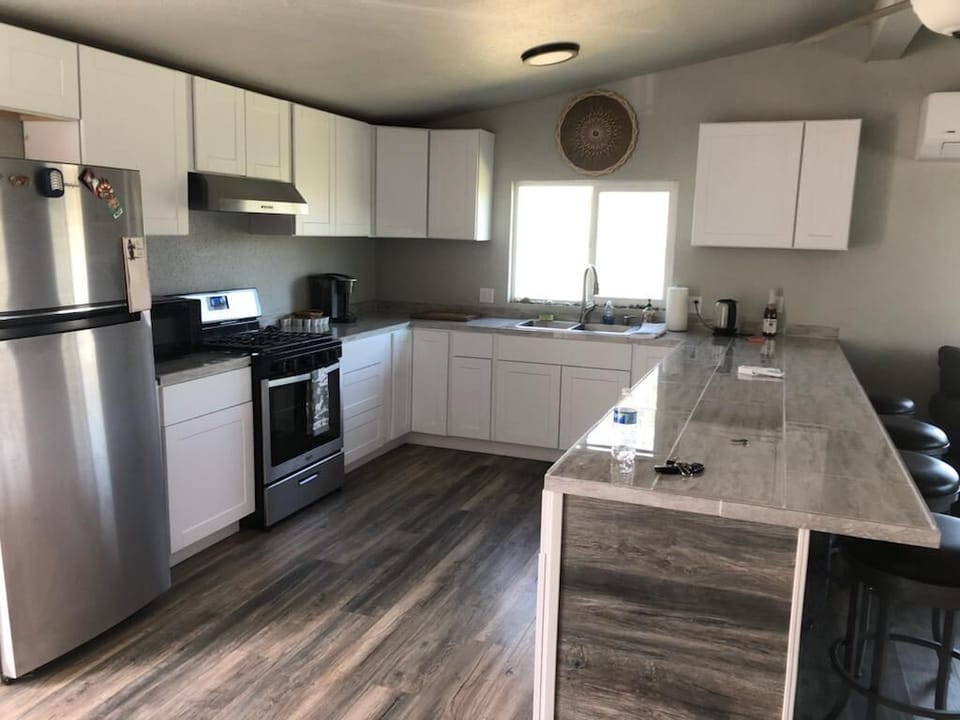 Full kitchen 