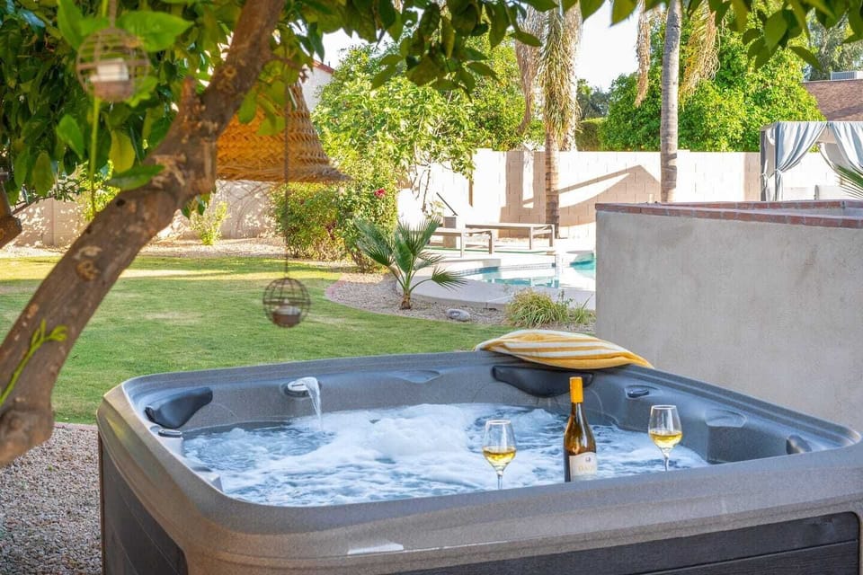 Hot tub AND a sparkling pool 