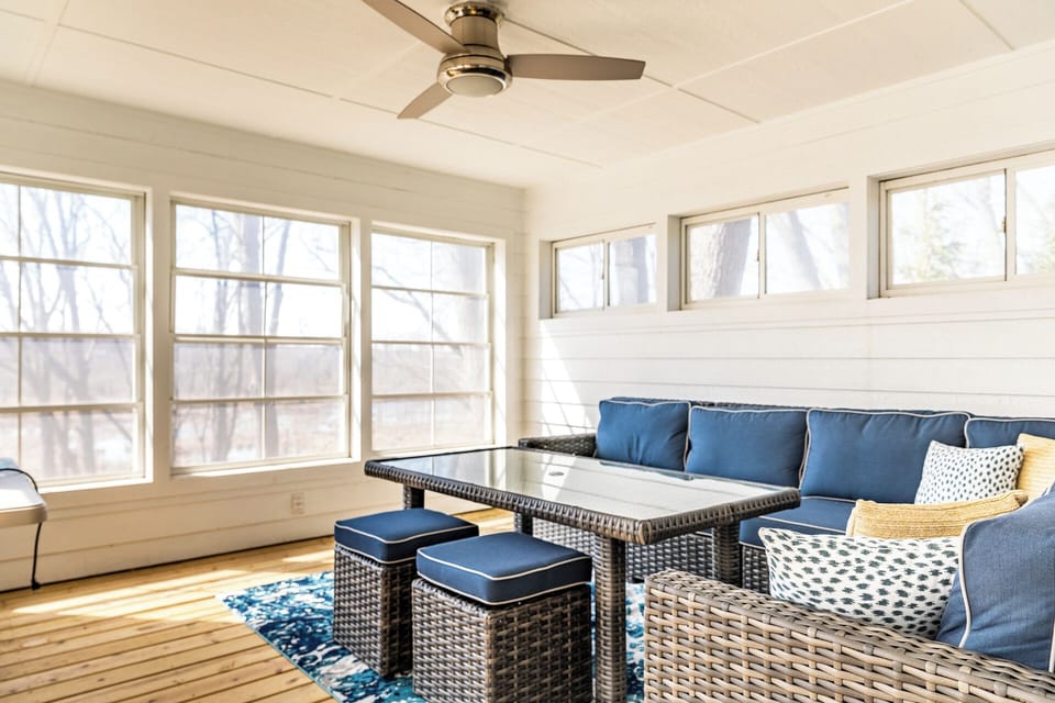 3 season room off of Kitchen