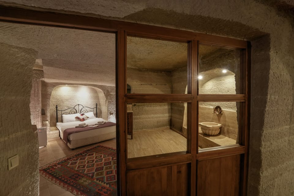 Cave Suite | Minibar, blackout drapes, iron/ironing board (on request), WiFi (free)
