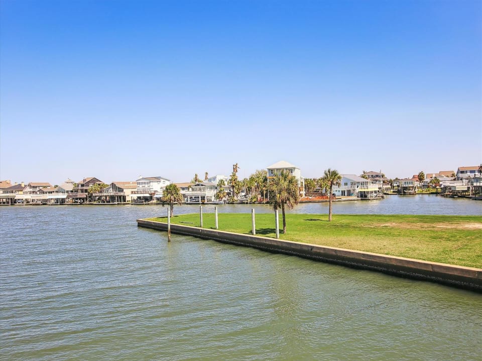 House (3 Bedrooms) | Property amenity