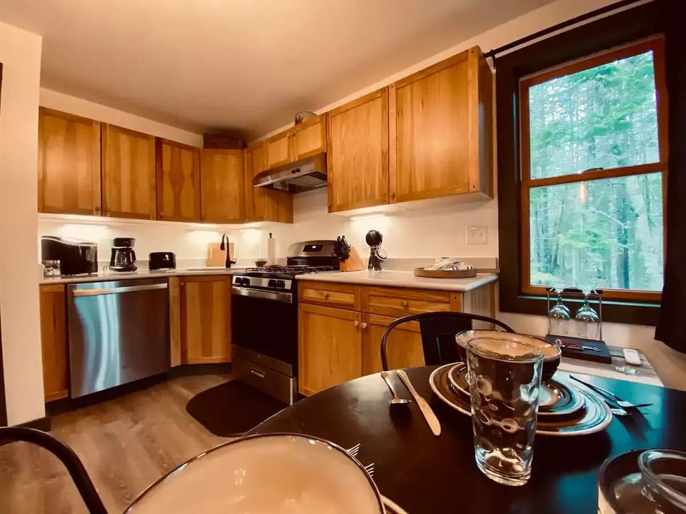 Dishwasher, Fridge, Gas Stove
Ice Maker
All Cooking Essentials + Lobster Pot!