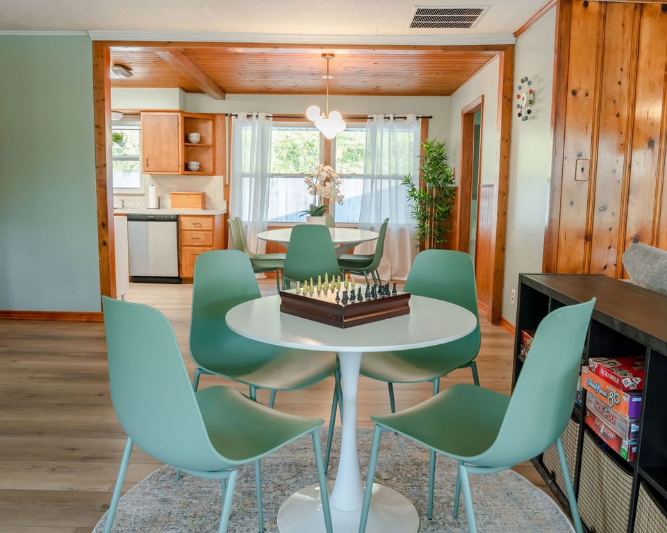 Plenty of seating for your whole family to enjoy a home cooked meal together.