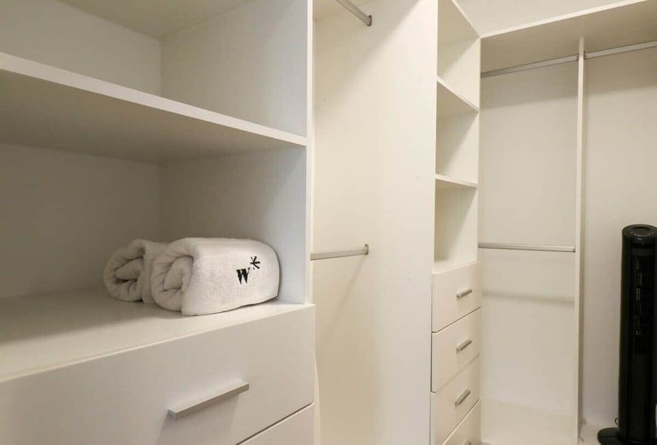 Amazing walking closet