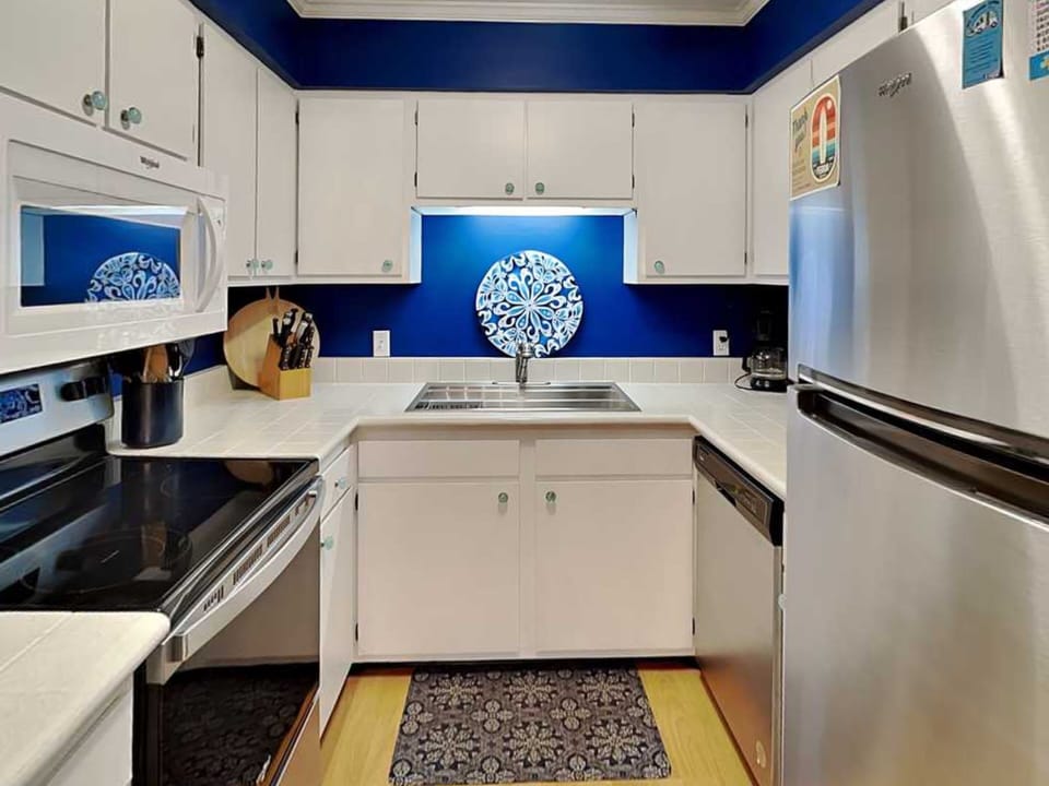Kitchen - Fully Stocked Kitchen, Modern Appliances